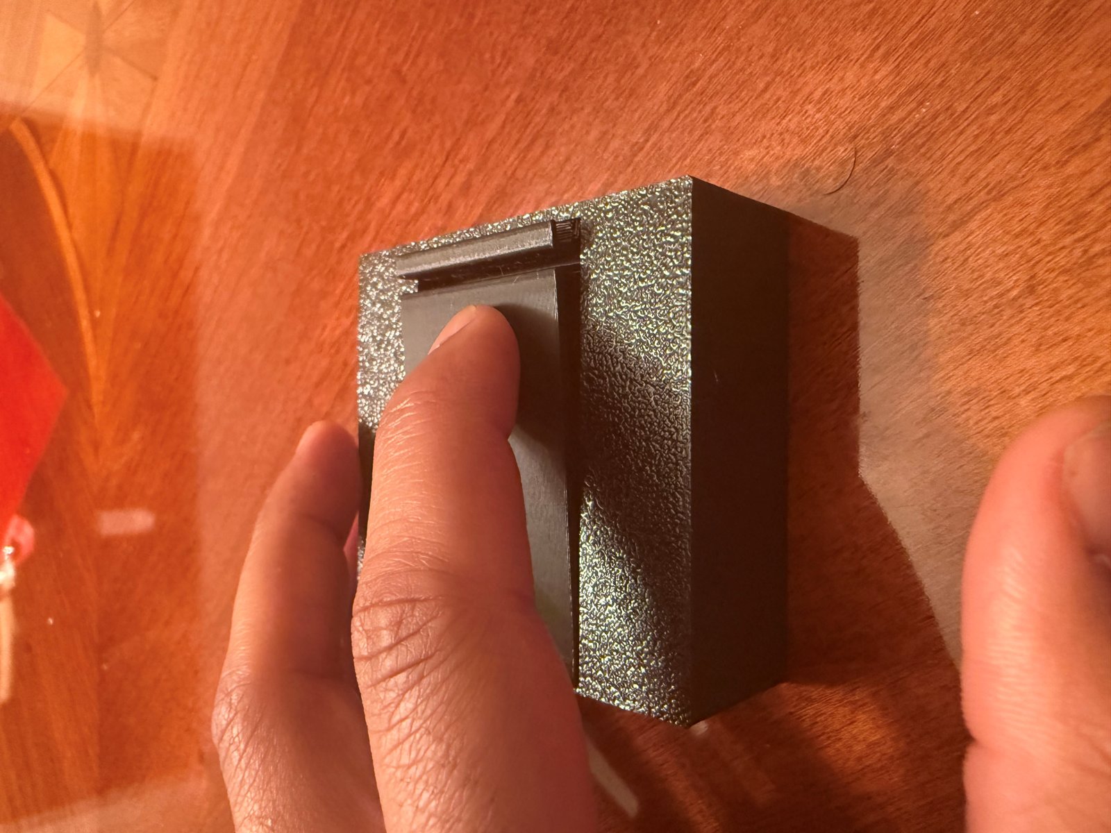 Physical prototype during closing.